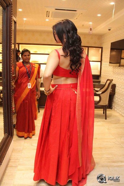 Mannara-Chopra-at-Manepally-Jewellers-Uncut-Diamond-Mela-Launch